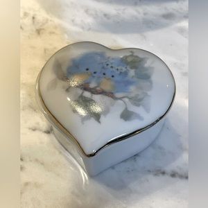 Vintage Fine Porcelain Heart “Bluebird” Trinket box 1979 2.75" wide Valentines D